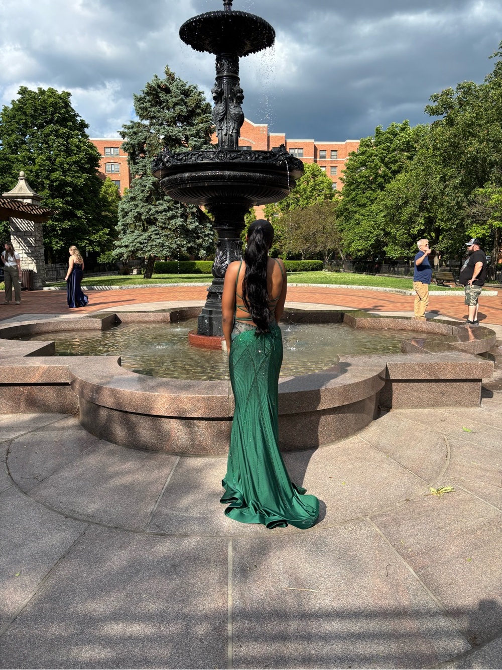 Green Backless Evening Gown with Sleek Silhouette